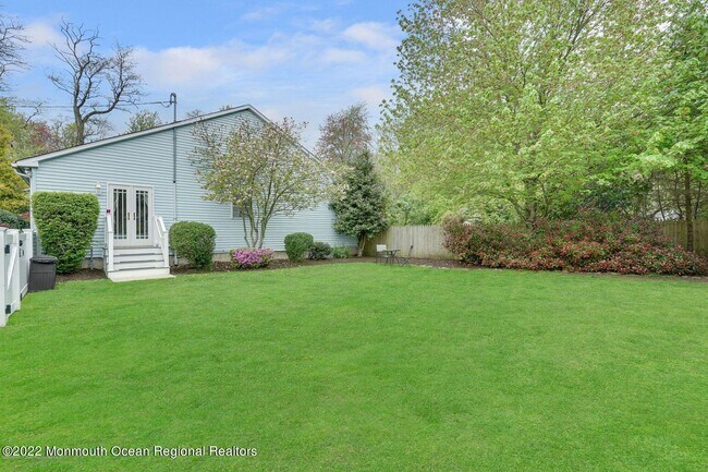 Building Photo - 2060 New Bedford Rd