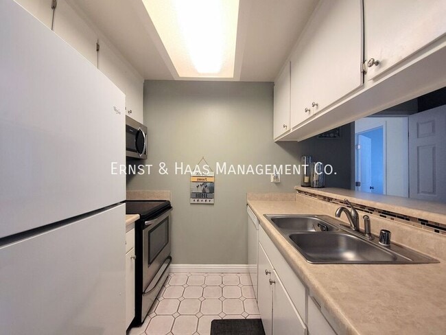 Building Photo - 5585 E Pacific Coast Hwy