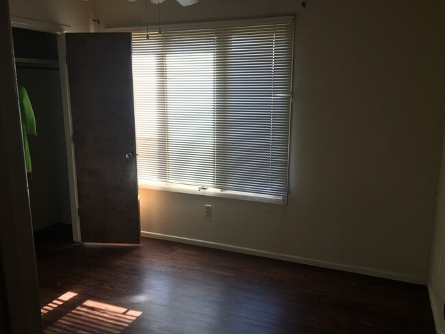 Building Photo - 9807 Memphis Ave