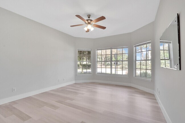 Building Photo - 7340 Pine Creek Way