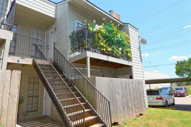 Primary Photo - 10501 South Dr