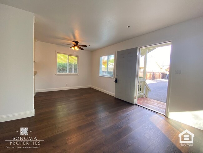 Building Photo - 2BD/1BA Duplex In Downtown Sonoma!