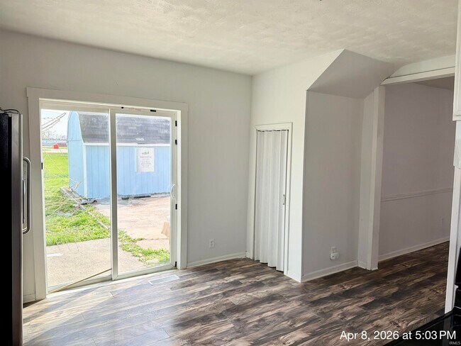 Building Photo - 131 W Lordeman St