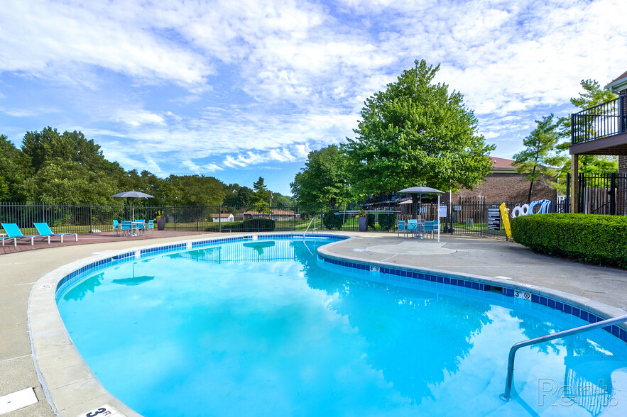 Pool - Meridian Court South