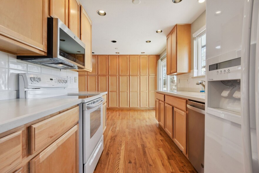 Building Photo - 2180 S Estes St