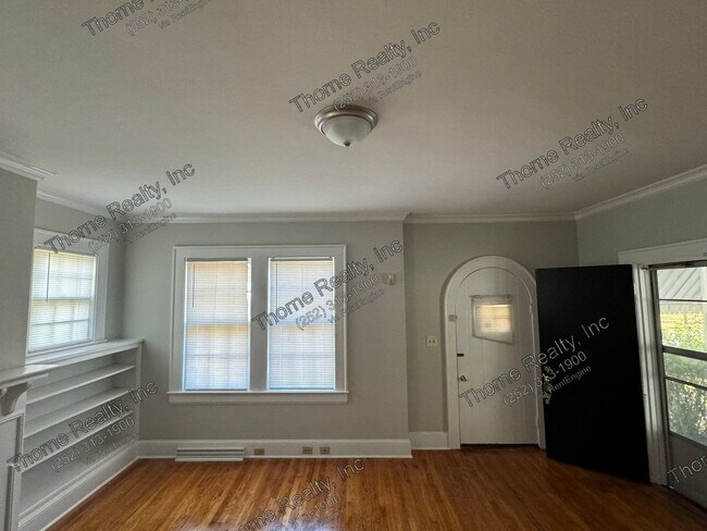 Building Photo - 823 Western Ave
