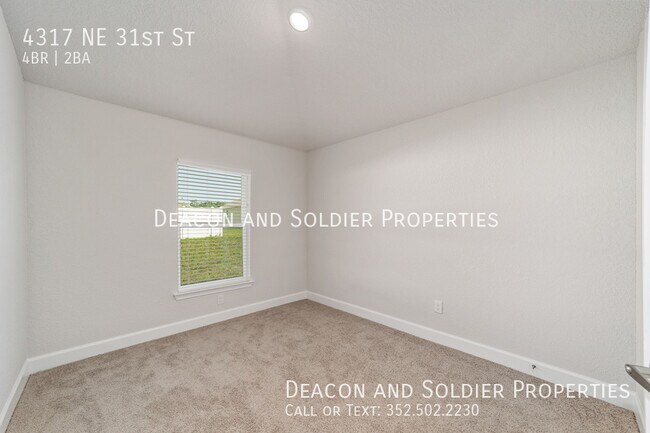 Building Photo - 4317 NE 31st St