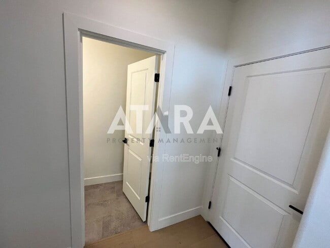 Building Photo - 955 S 850 W