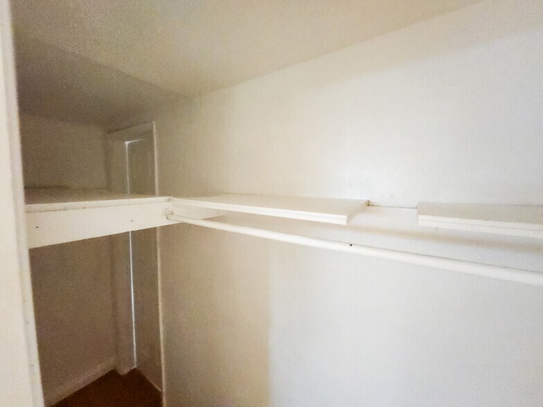 Building Photo - 5527 Baileya Ave