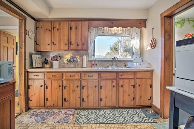 Building Photo - 343 Ocean St