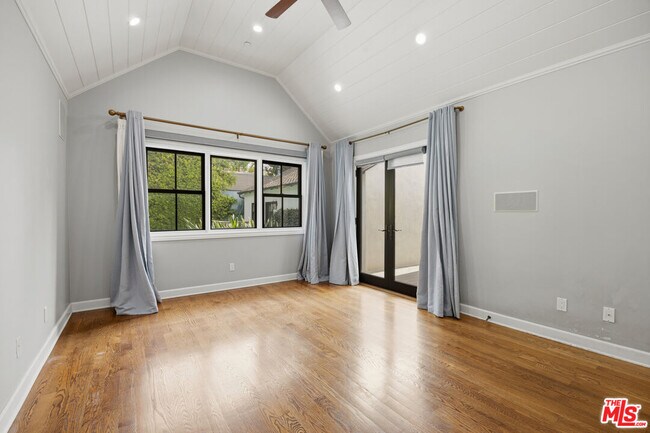 Building Photo - 4316 N Clybourn Ave