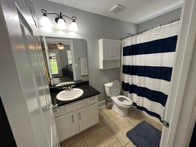 Building Photo - 502 Myers Park Ln