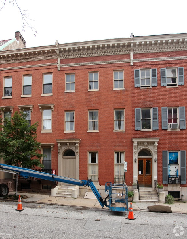 Building Photo - 809 Park Ave