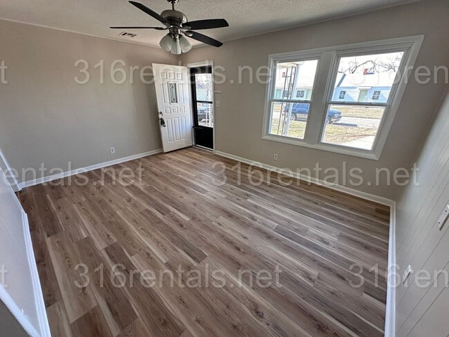 Building Photo - $1150 - **COMING SOON** 3 bed 1 bath - Single Family Home