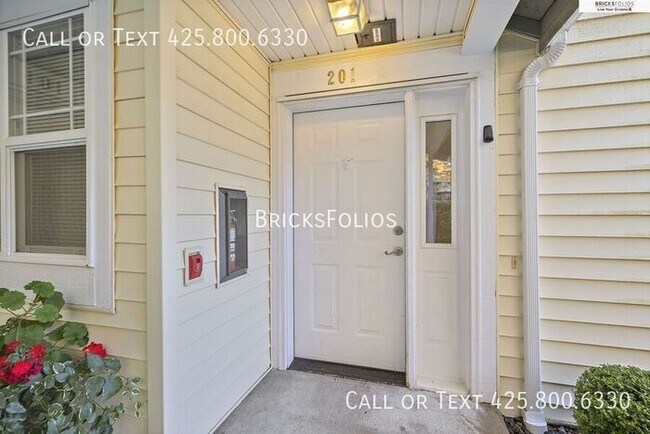 Building Photo - Your Dream Condo in Bothell: Designer Details and Tranquil Views!