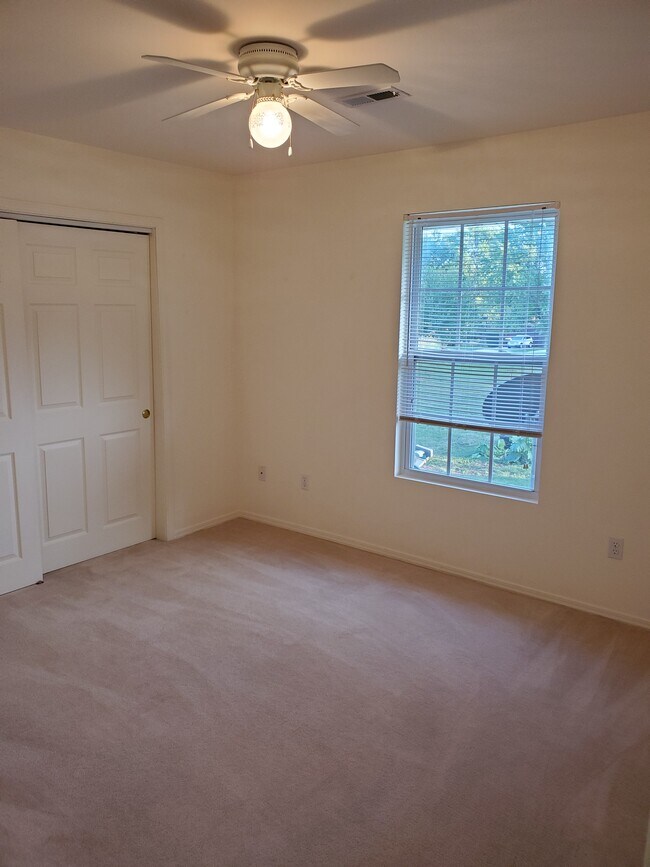 Building Photo - 512 Watson St