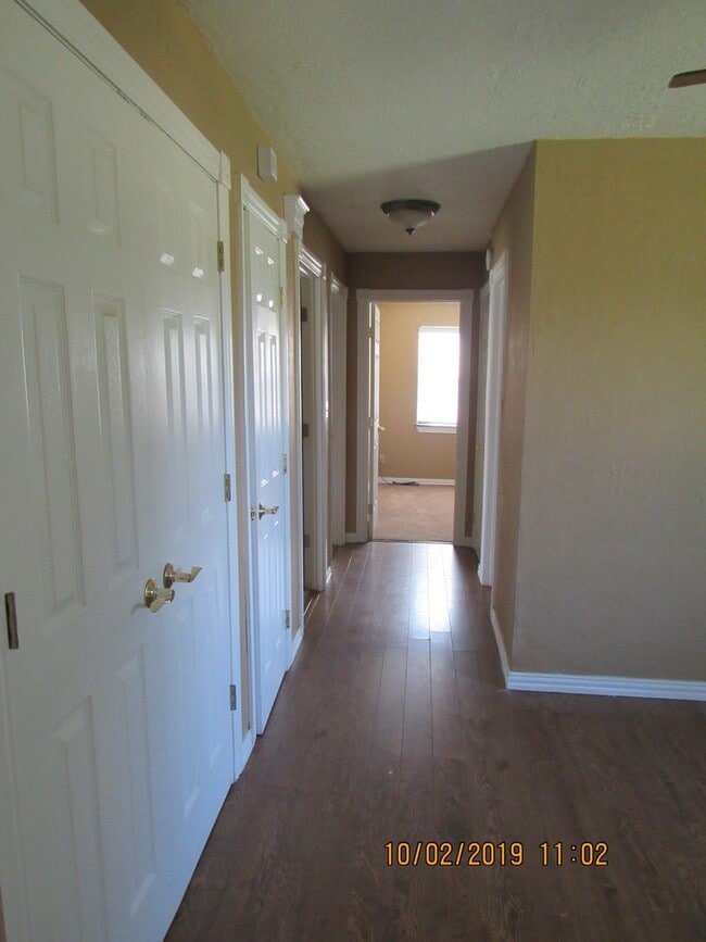 Building Photo - Very nice spacious home located in the Rol...