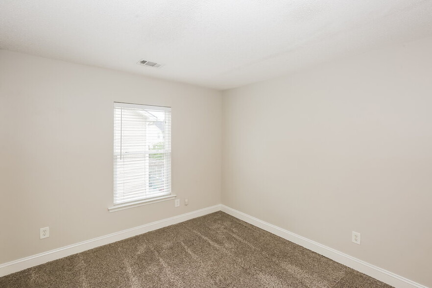 Building Photo - 12615 Cumberland Cove Dr