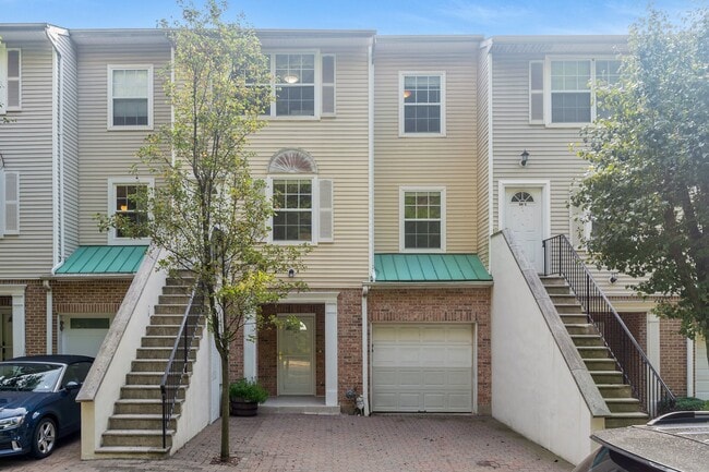 Building Photo - 66 Bergen Ridge Rd