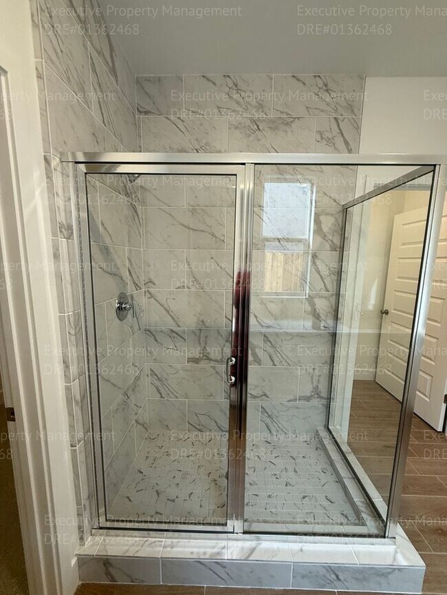 Building Photo - Newly constructed 3 bedroom/ 3 bathroom ho...