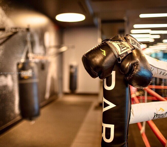 Building Photo - 851 NE 1st Ave