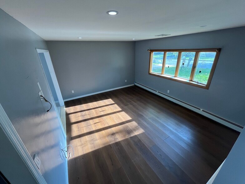 Building Photo - 33 Country Greens Dr