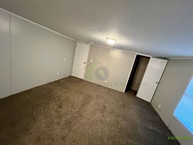 Building Photo - 3 Bedroom Mobile Home! Available NOW! Middleburry!