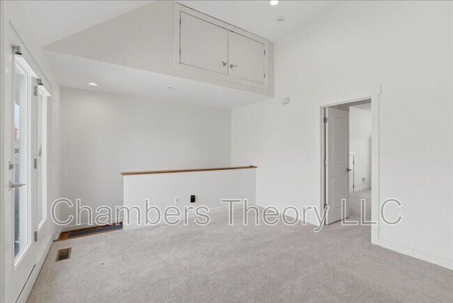 Building Photo - 2735 Linden Ln