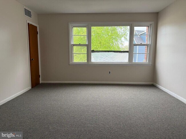 Building Photo - 117 Elm Ave