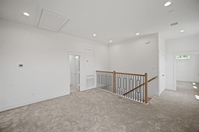 Building Photo - 4914 Lavender St