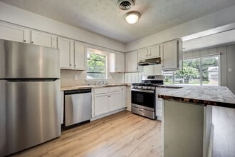 Building Photo - Freshly Updated 3 Bedroom Home