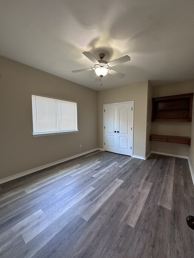 Building Photo - 5813 Aava Dr