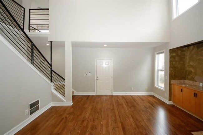 Building Photo - 1354 Brookhaven Village Cir NE