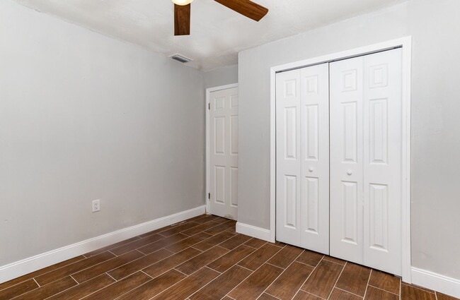 Building Photo - Very Cute Two Bedroom Single Family Home - Now Available