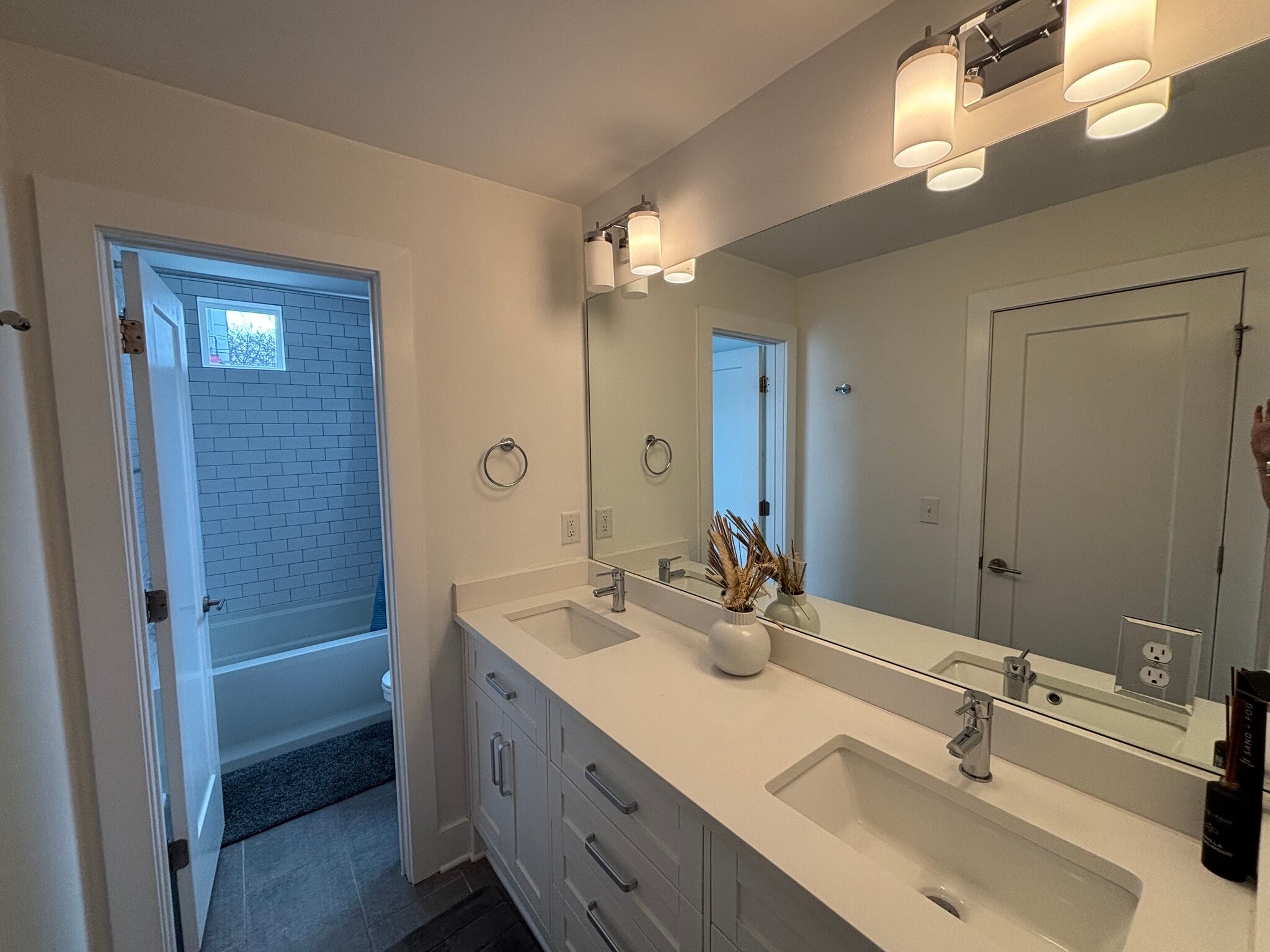 Building Photo - 908 Southside Pl