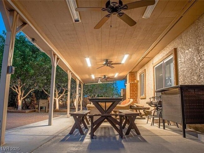 Building Photo - 5033 Saluda Cir