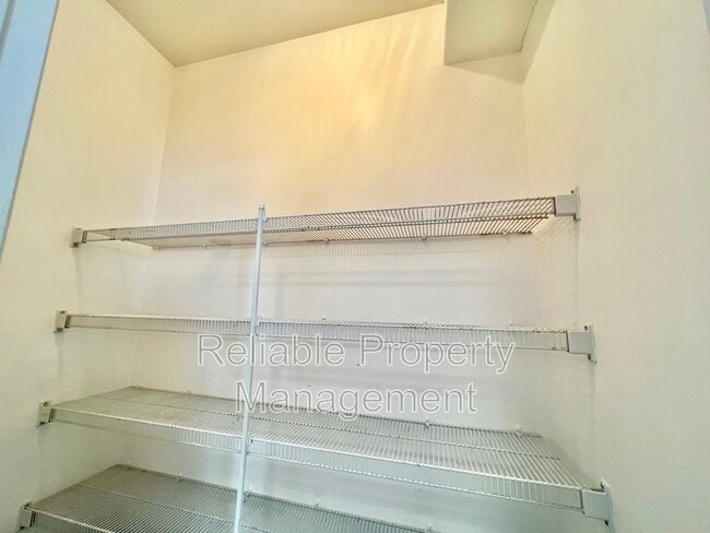 Building Photo - 2829 Bennington Dr