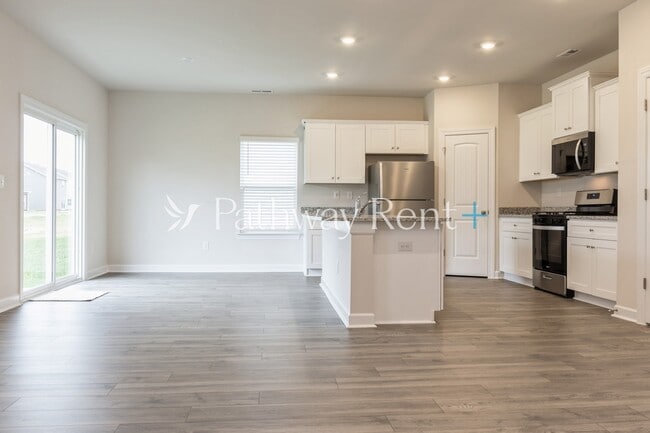 Building Photo - 3448 Quintana Dr