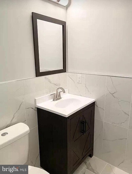 Building Photo - 2425 Frankford Ave