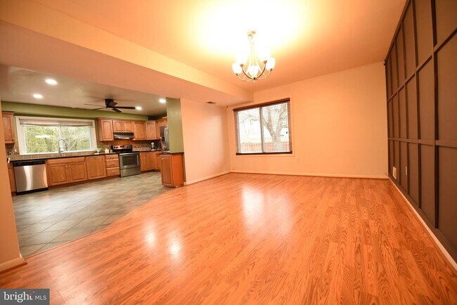 Building Photo - 111 Biscayne Ct