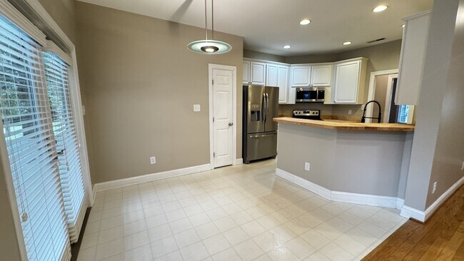 Building Photo - 441 Candlewood Dr