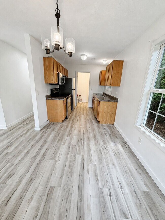 Building Photo - 4031 White Oak Rd