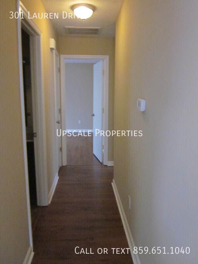 Building Photo - 301 Lauren Dr