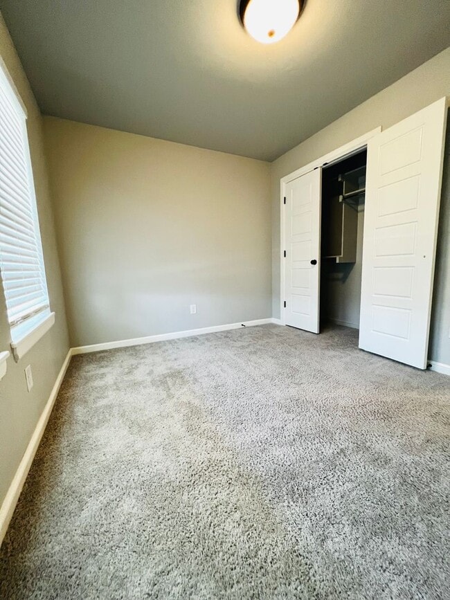 Building Photo - Beautiful 3BD 2BA Located in Edmond's Valencia NW 187th Addition!!
