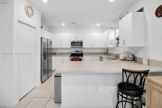 Building Photo - 1382 SE 26th Rd