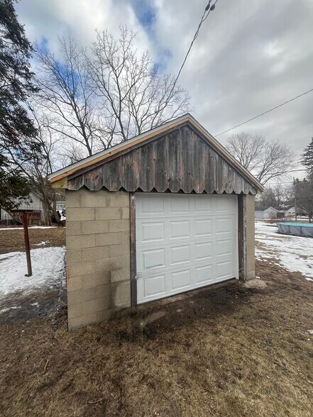 Building Photo - 122 Leffert St