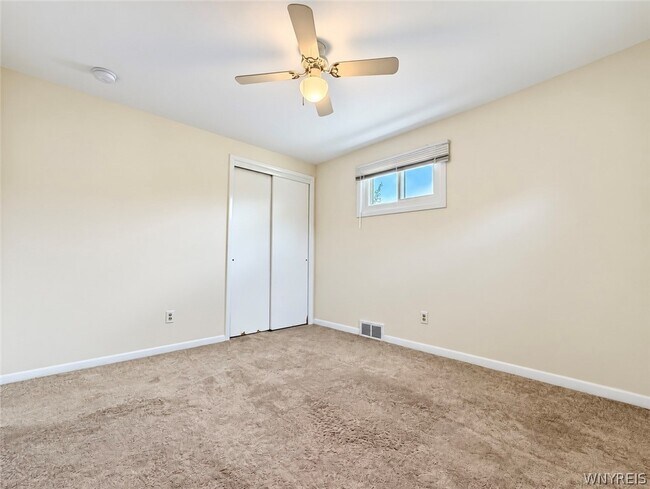 Building Photo - 220 Garden Pkwy