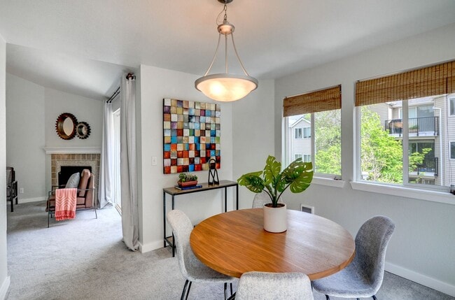 Building Photo - 2bd/1ba Kirkland Condo