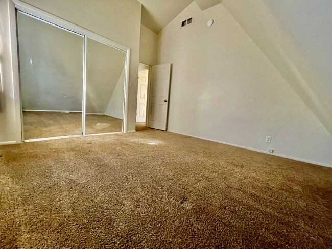 Building Photo - Updated 3-BR Tri-Level Townhome with Walk-...