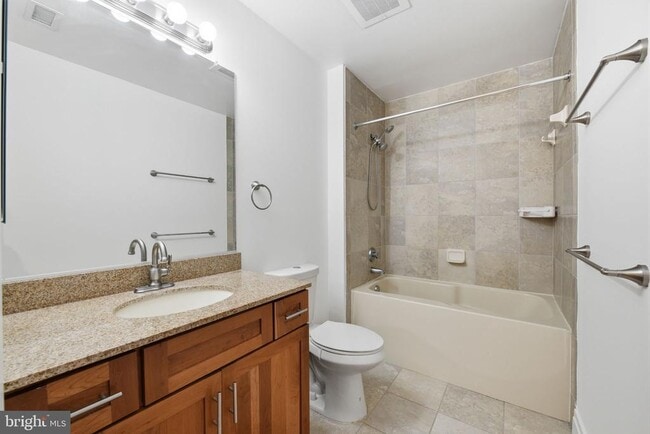 Building Photo - 1205 N Garfield St